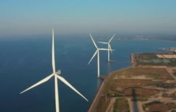 Подготвя се закон за изграждането на ветрогенератори в Черно море